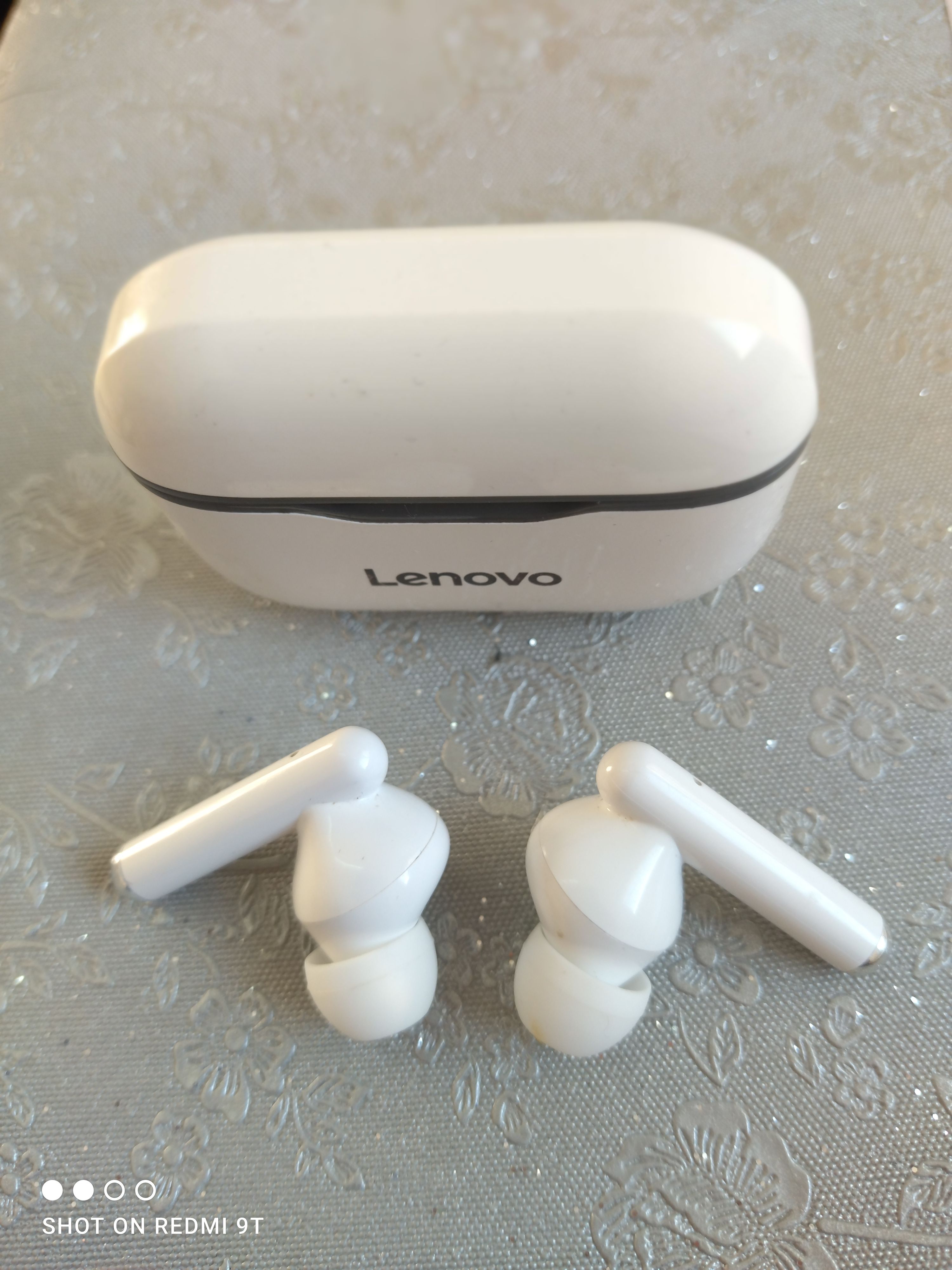 Lenovo airpods Tw50 غير مستعملة وجديدة